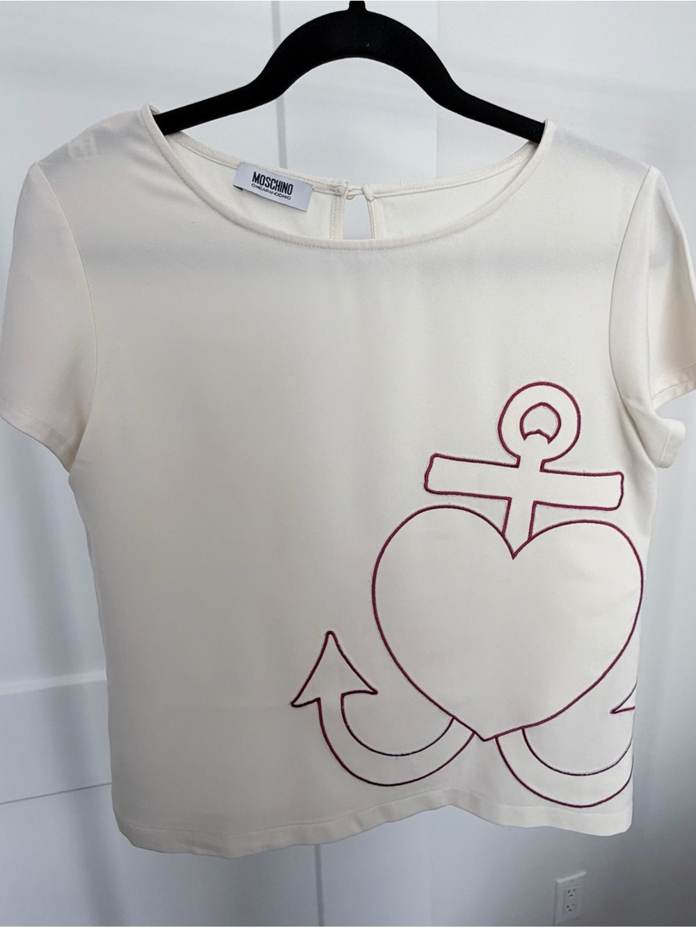 Moschino Cream Short-Sleeve Top with Burgundy Anchor Heart Outline